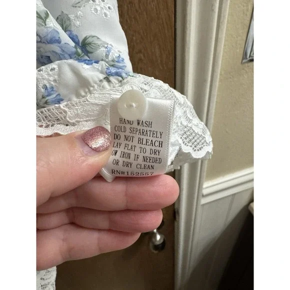 Baevely White Lace Strap Blue Floral Crop Top Cottage Core 2X Slim Fit Button - Picture 5 of 7